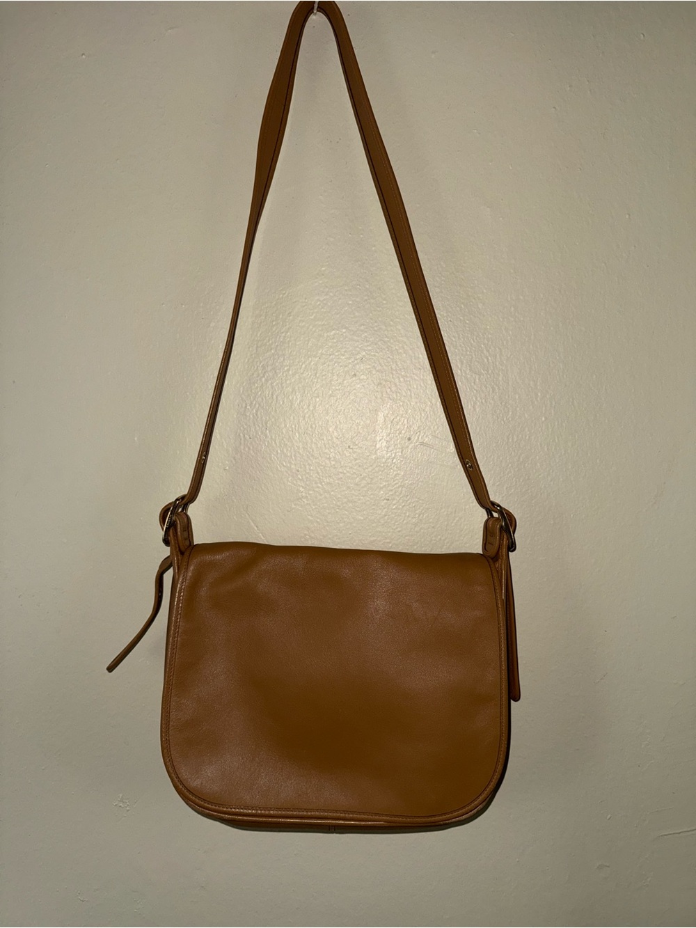 Coach Classic Tan Crossbody Shoulder Bag - Women
